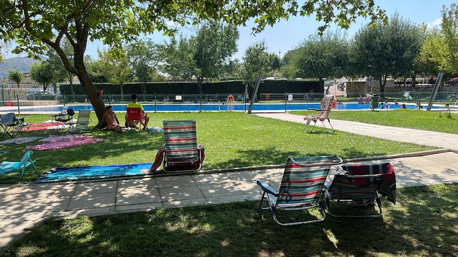 Piscinas y Zona Deportiva